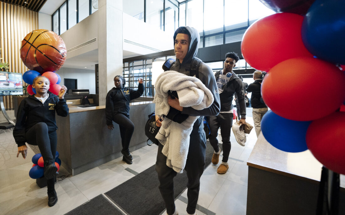 Topseeded Jayhawks, Bill Self arrive in Des Moines ahead of NCAA Tournament News, Sports